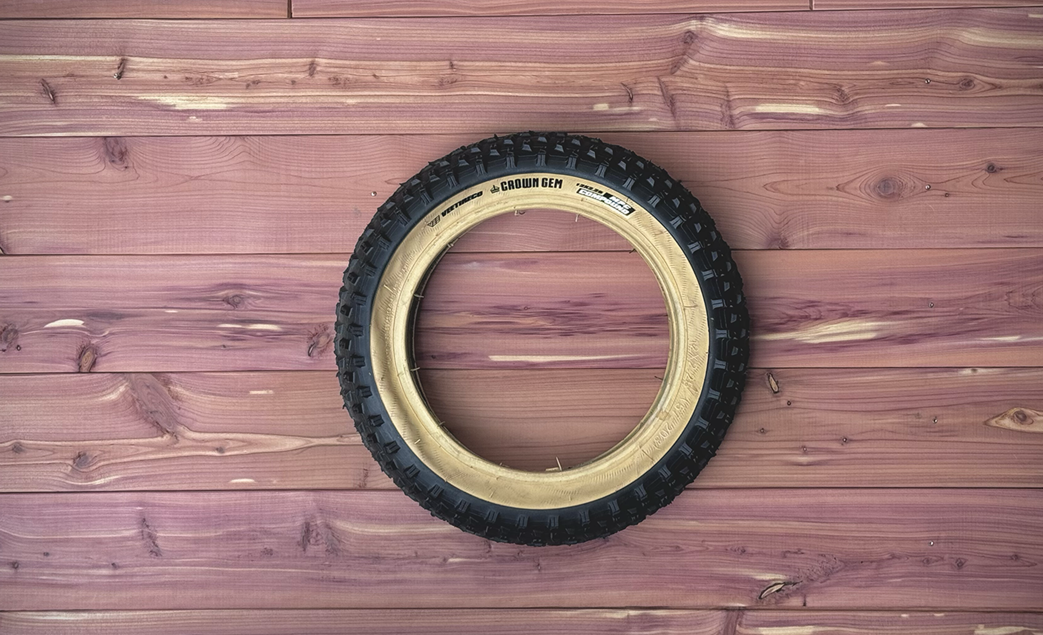 VEE TIRE CROWN GEM 12 X 2.25 SKINWALL